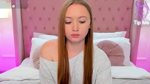 Chloe online show from October 12, 8:00 pm