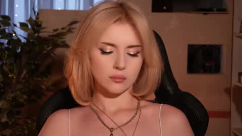 chriss_foxx online show from April 14, 3:34 pm