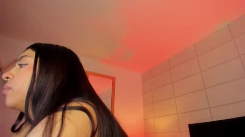 Christine  online show from November 4, 12:10 pm