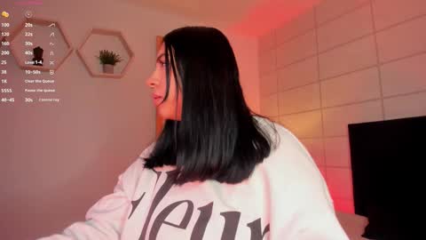 Christine  online show from November 25, 12:07 pm