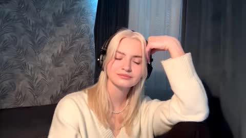 Cindi online show from November 15, 7:04 pm