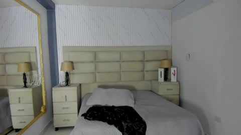 CintiaCollins  online show from April 16, 9:39 pm