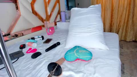 Cintia online show from October 4, 12:33 pm