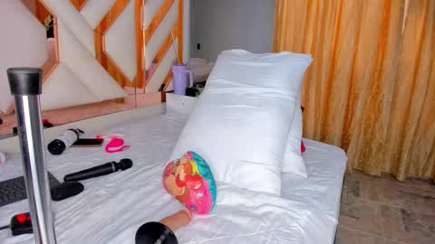 Cintia online show from October 16, 12:30 pm