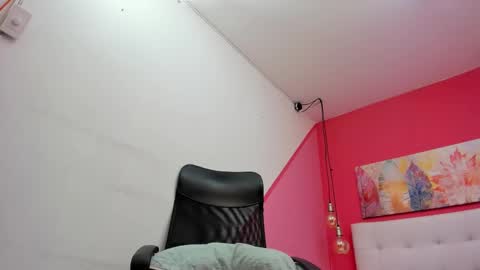 claire aristizabal online show from February 20, 4:07 am