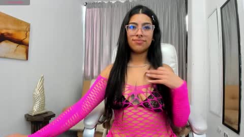 claire aristizabal online show from October 29, 8:33 pm