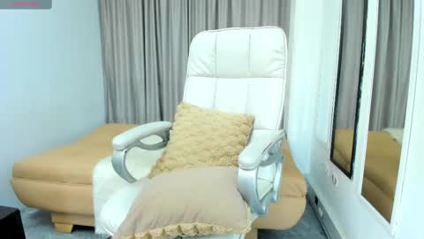 claire aristizabal online show from October 22, 10:04 pm