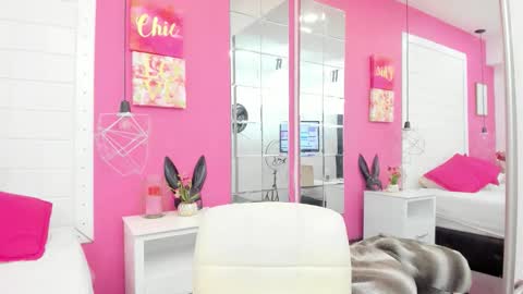 Claire  online show from October 31, 5:39 pm