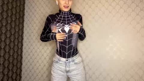 Cleo online show from February 3, 6:12 pm