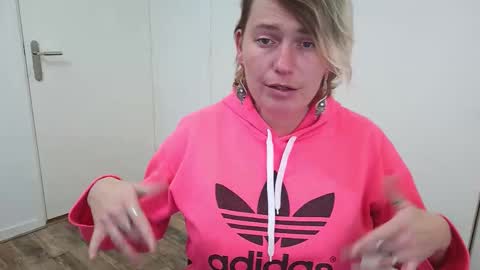 Syl  online show from November 27, 7:28 pm