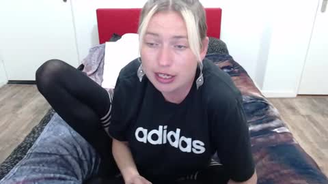 Syl  online show from March 11, 7:25 pm