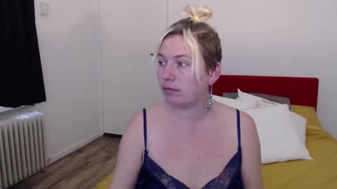 Syl  online show from February 24, 8:15 am