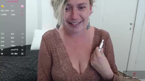 Syl  online show from October 5, 1:49 pm