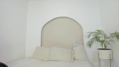 Cloe  online show from December 19, 3:15 pm