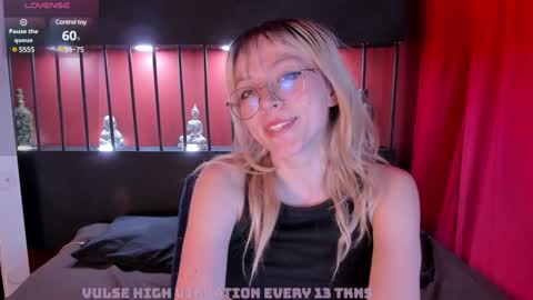  CLOE  online show from December 19, 8:34 pm