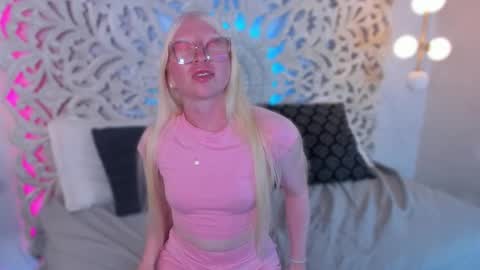 Cloe Melanie online show from November 25, 9:04 pm