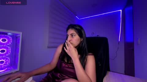 cloe small online show from March 13, 6:04 am