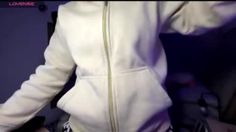 cloe small online show from October 21, 12:58 am