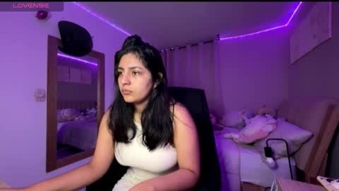 cloe small online show from November 14, 8:03 am