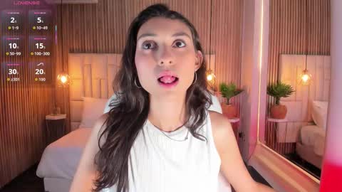 C L O E  online show from January 15, 4:40 am