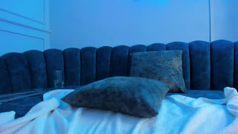 cloeparker_ online show from October 17, 5:27 pm