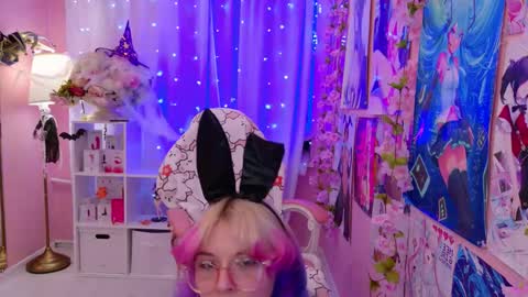 Mia online show from October 29, 5:37 pm