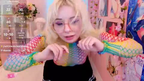 Mia online show from March 10, 9:51 pm