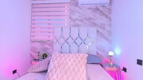 colett online show from November 21, 12:07 pm