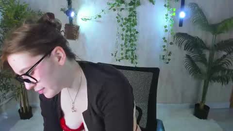 Collen Mon Tue Wed Thu Fri GMT 3 0300am - 0900am  online show from November 11, 5:54 pm