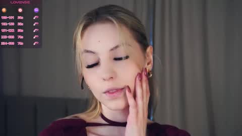 Hello im Sofia Welcme to my room .More hugs and kiss for you online show from December 3, 6:27 am