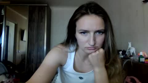 cora_fora online show from June 9, 12:04 pm