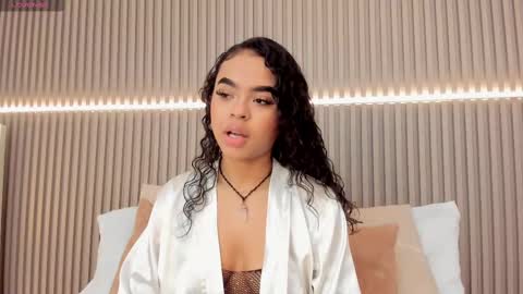 coralineross_ online show from March 1, 11:17 am