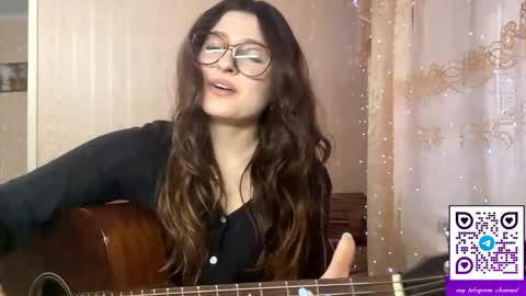 Elisheva online show from April 10, 2:34 pm