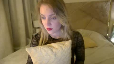 cosmo_blondiee online show from October 8, 6:34 pm