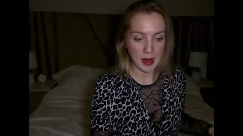 cosmo_blondiee online show from October 6, 6:02 pm