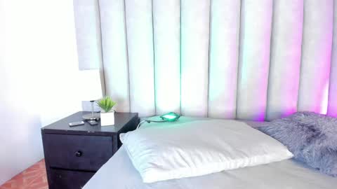 Nicole  Connection time 220pm-910pmCol online show from February 15, 7:28 pm