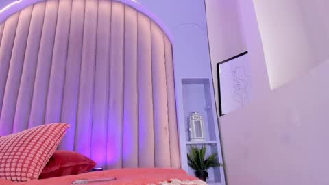 Nicole  Connection time 220pm-910pmCol online show from February 3, 7:51 pm