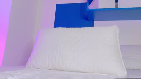 Nicole  Connection time 220pm-910pmCol online show from October 8, 8:02 pm