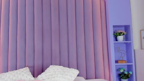 Nicole  Connection time 220pm-910pmCol online show from February 1, 7:44 pm