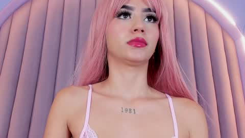 Nicole  Connection time 220pm-910pmCol online show from February 6, 7:29 pm