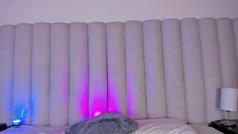 Nicole  Connection time 220pm-910pmCol online show from January 21, 7:39 pm