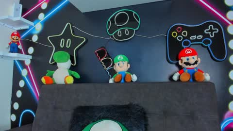 Nicole  Connection time 220pm-910pmCol online show from January 31, 7:40 pm