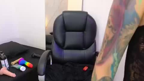 Cry online show from September 15, 10:50 pm