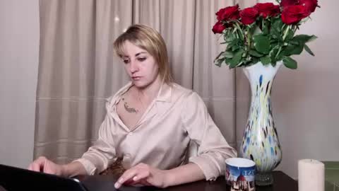 Mary online show from August 4, 8:37 pm