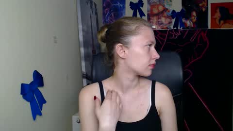 Stella online show from April 15, 12:06 pm