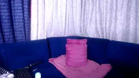 crystaljes online show from December 17, 5:28 pm