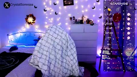 Sasha    Make me moan with patterns   good music here  online show from December 6, 8:50 pm