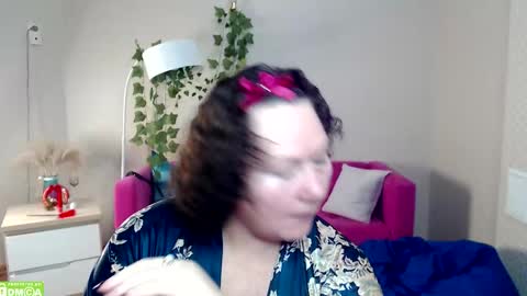 curvy_girlz online show from January 17, 11:56 pm