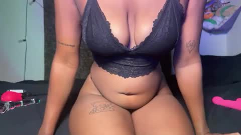 Curvycutie18 online show from September 24, 6:45 am
