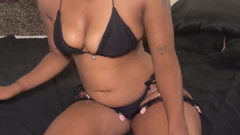 Curvycutie18 online show from June 17, 6:15 am